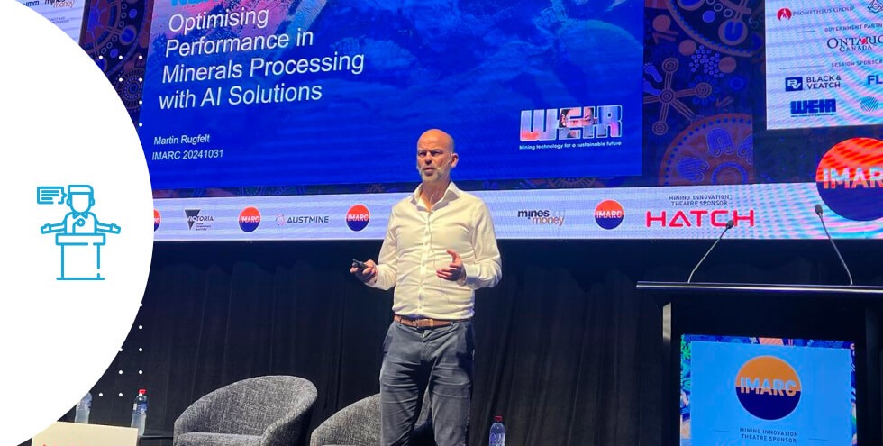 Representante de Weir Minerals en una charla sobre optimización de rendimiento en IMARC 2024 en Sídney