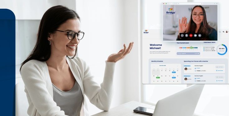 Colaboradora participando en una sesión online de Bridge, reflejando el acompañamiento humano y la experiencia de aprendizaje con impacto social.