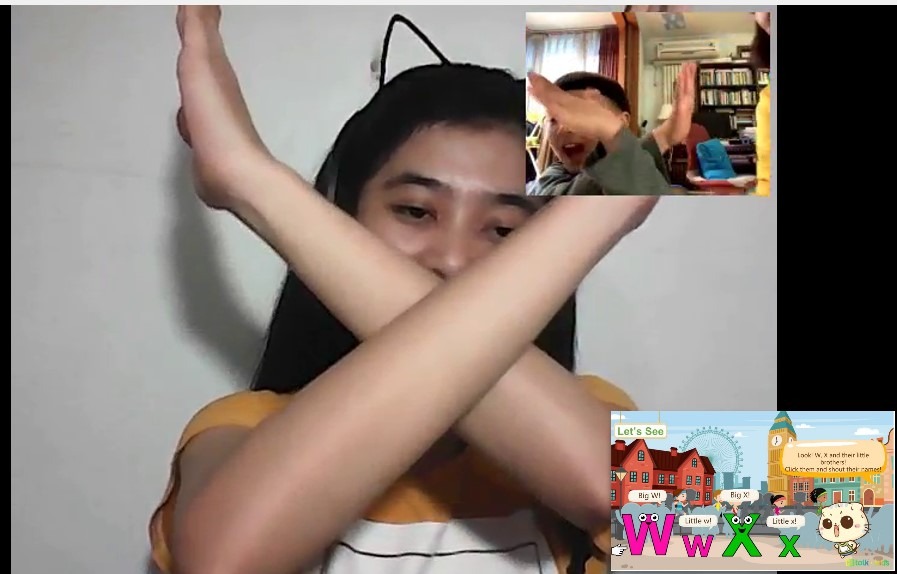 Juicy Mae playing an online game with her student