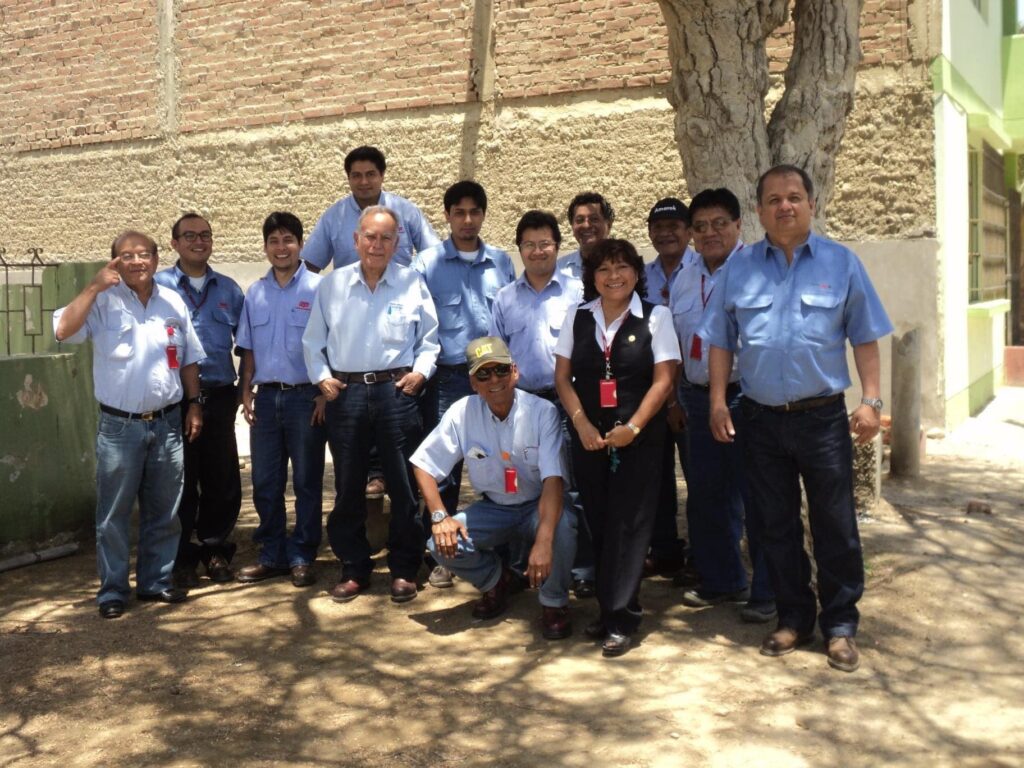 Niels, fifth from the right, with some of his colleagues at Petroperú