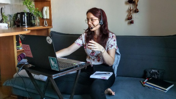 Vesela, from Bulgaria, teaches English online with a company and as a freelancer in Chile.