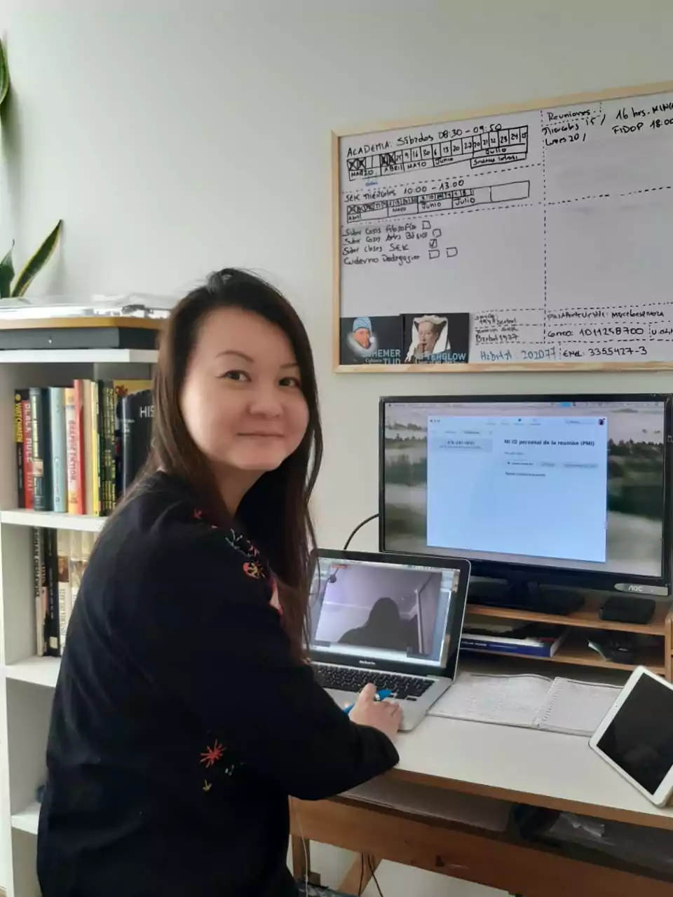 Elaine, from Singapore, gives online ESL classes to students in Chile