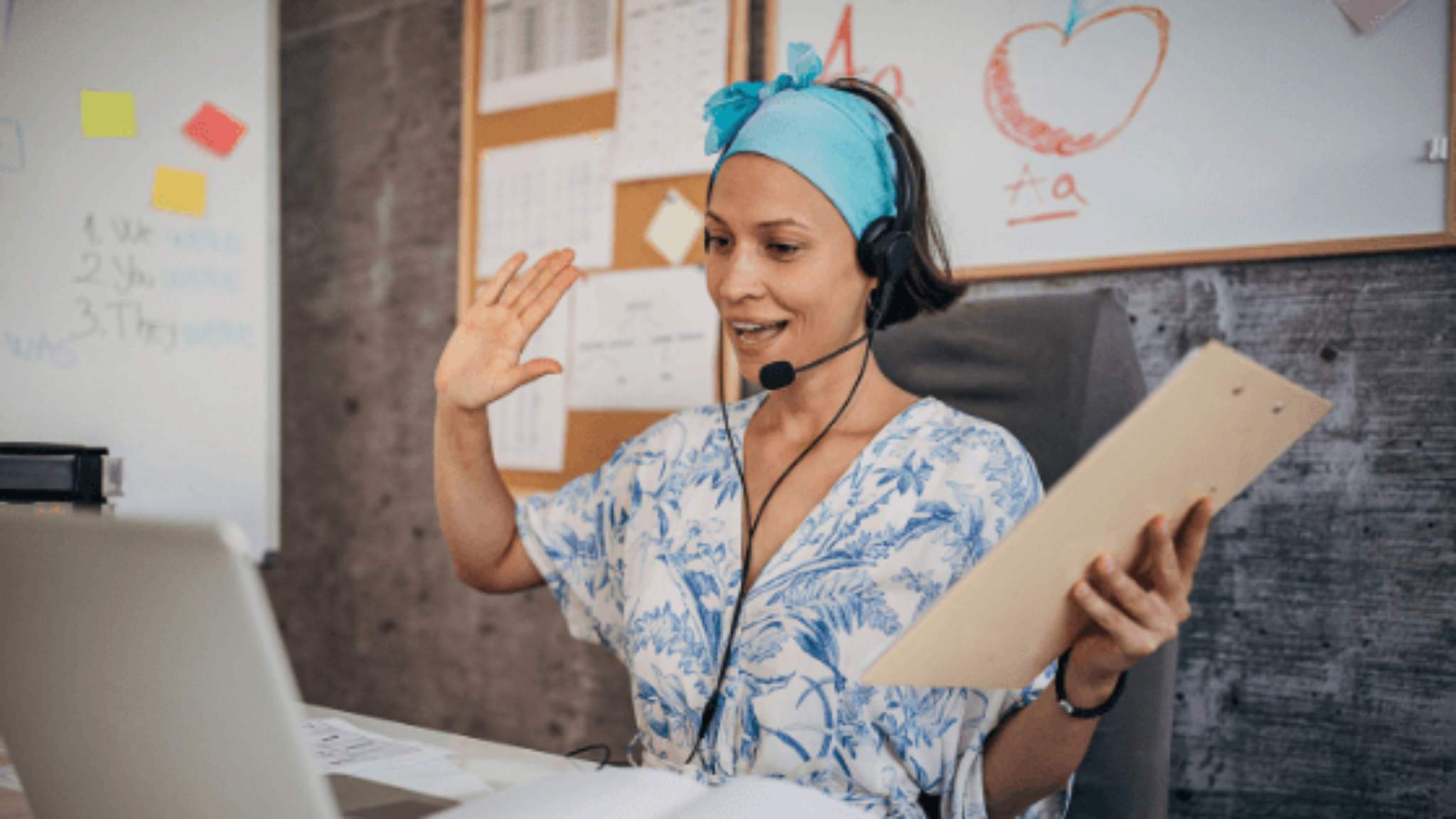 An image of an online English teacher teaching English online