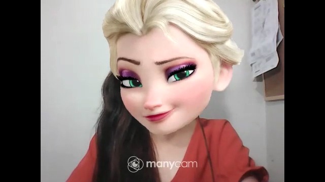 Juicy Mae appearing as a cartoon character using ManyCam