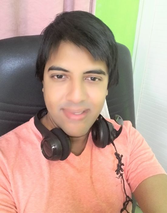 An image of Shakti, an independent online English teacher and Bridge TEFL graduate from Mauritius