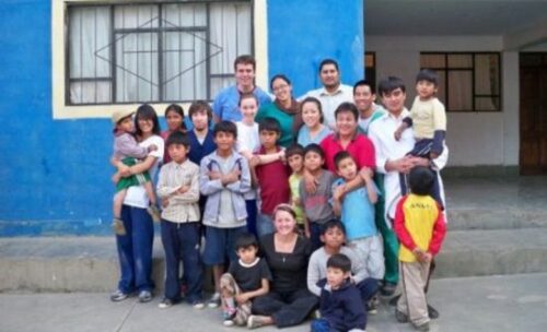 Vinicius (fourth from left) doing volunteer work with some American friends in Bolivia.