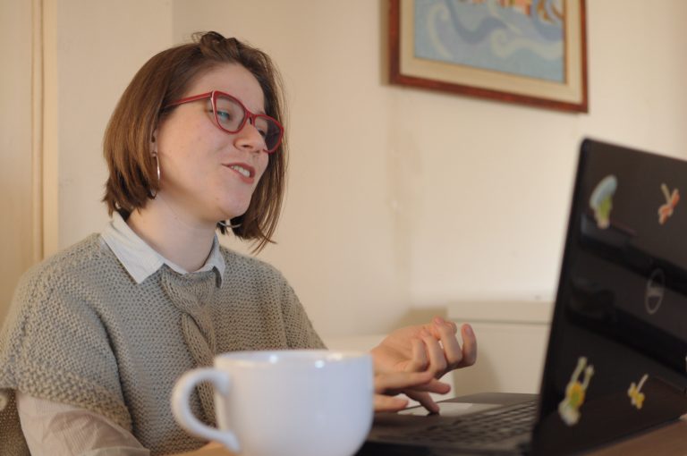 An image of an English teacher teaching conversational English on her laptop