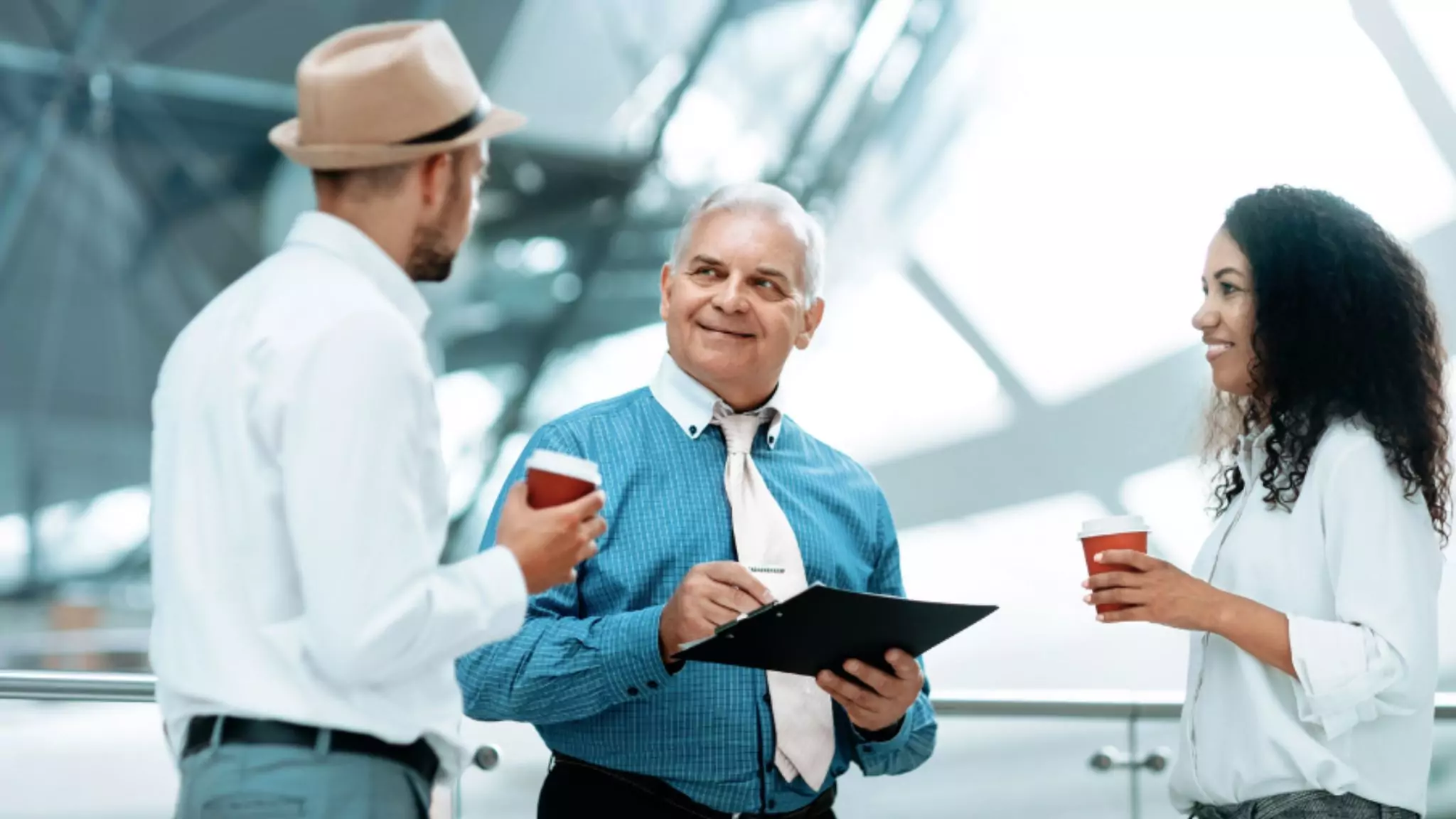 A group of multinational business people discuss work.