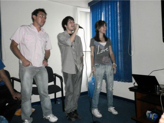 Vinicius singing karaoke with his students.