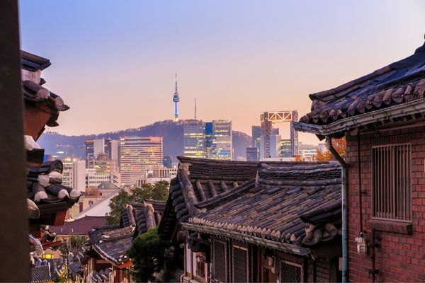 An image of the historic Bukchon Hanok District in Seoul, a place to visit when you teach English in Korea