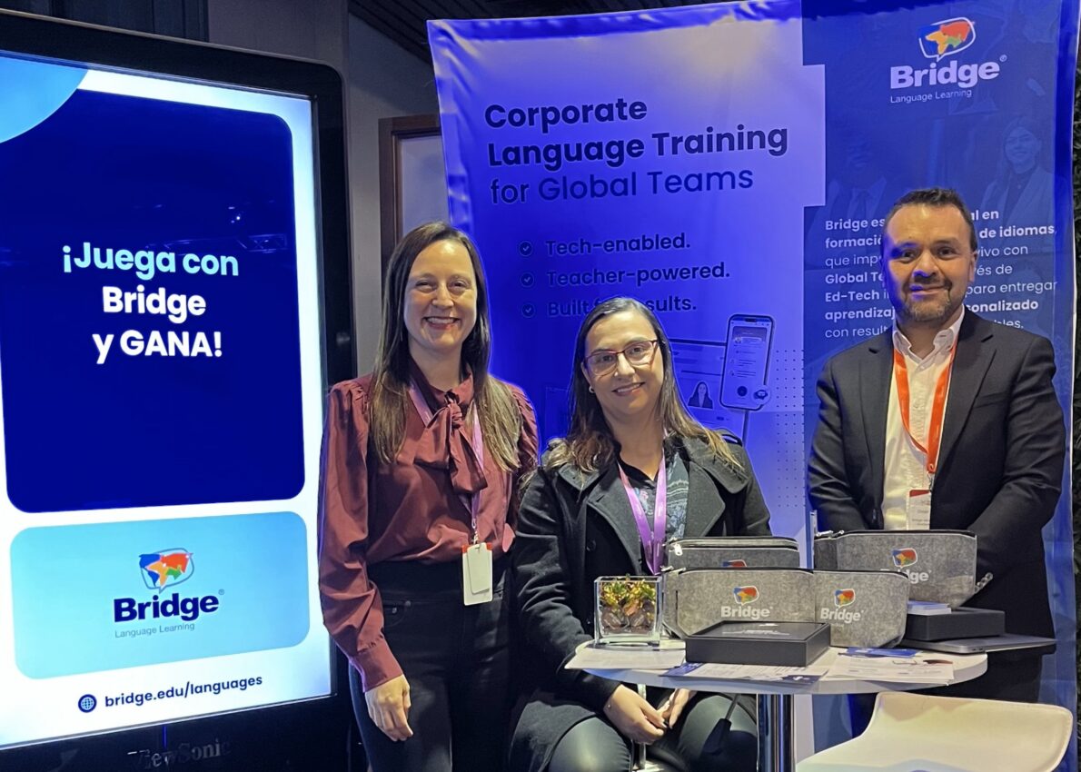 Bridge team at their booth during HRday Chile 2025, showcasing corporate language training solutions.