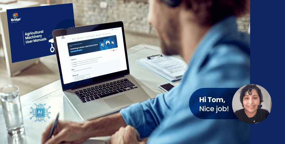 Empleado en formación virtual de inglés con materiales personalizados sobre maquinaria agrícola y feedback del profesor