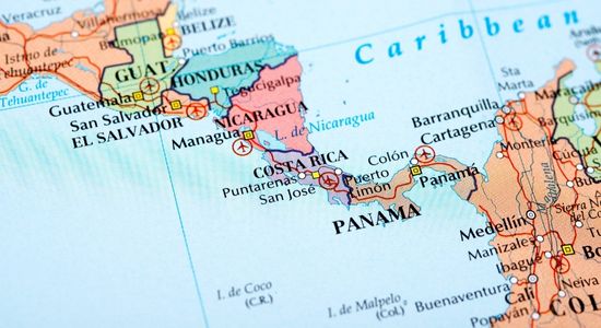 Map of Central America highlighting Costa Rica between Nicaragua and Panama, a popular destination to teach English in Costa Rica.