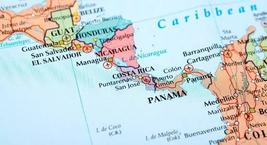 Map of Central America highlighting Costa Rica between Nicaragua and Panama, a popular destination to teach English in Costa Rica.
