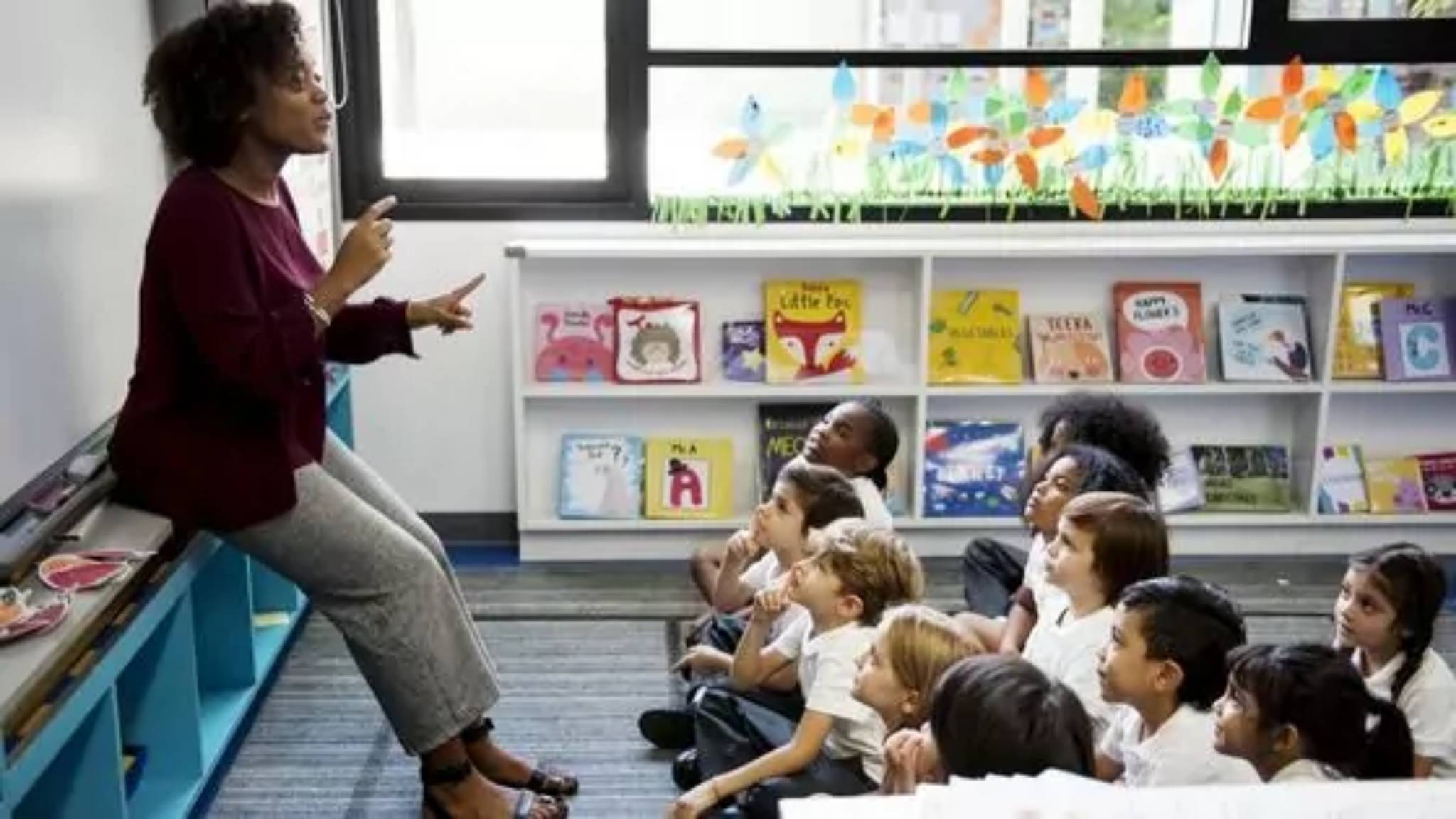 A teacher using TPRS with her young learners in class